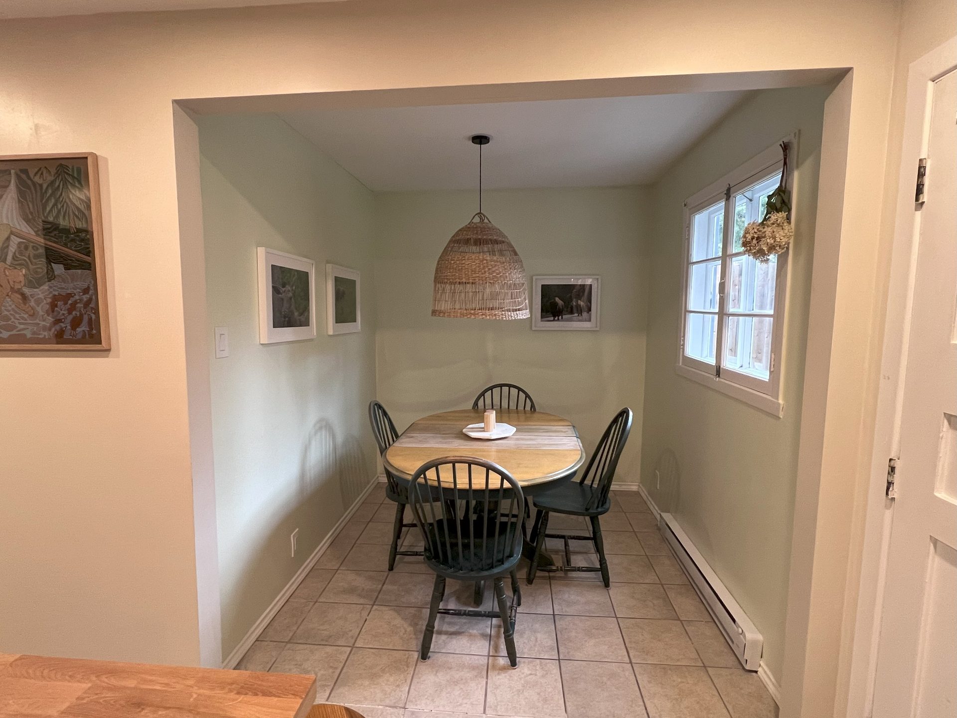Dining room with round table